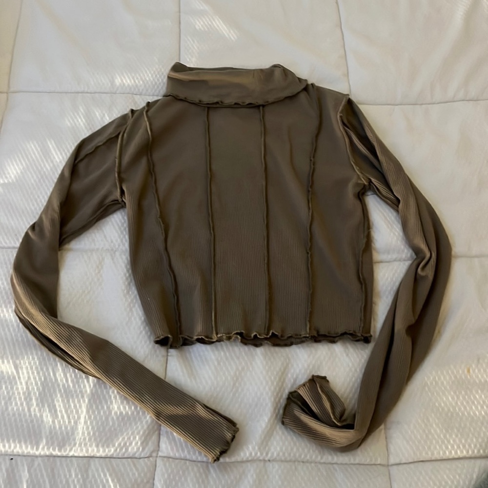 (mixed threads) forest green turtleneck crop top